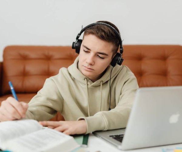 مدة تعلم اللغة الانجليزية